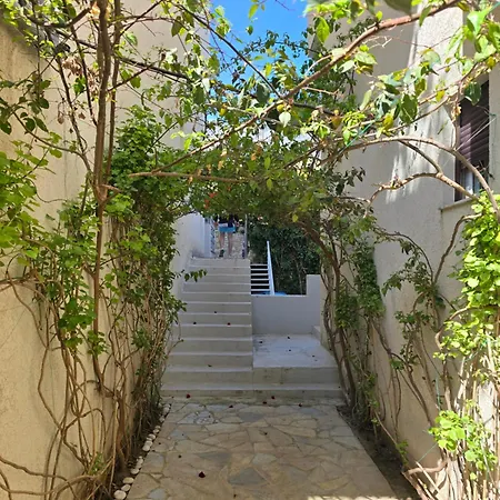 Azure Sea View Apartman *